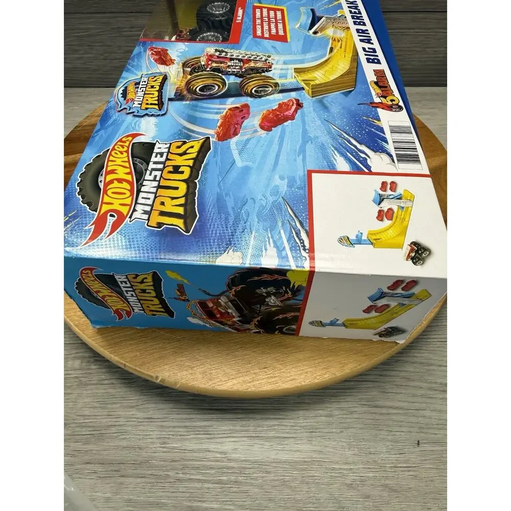 Hot Wheels Monster Trucks Big Air Breakout Truck and Stunt Set NEW IN BOX!